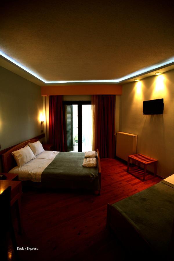 Hotel Elikonio à Agia Anna  Extérieur photo